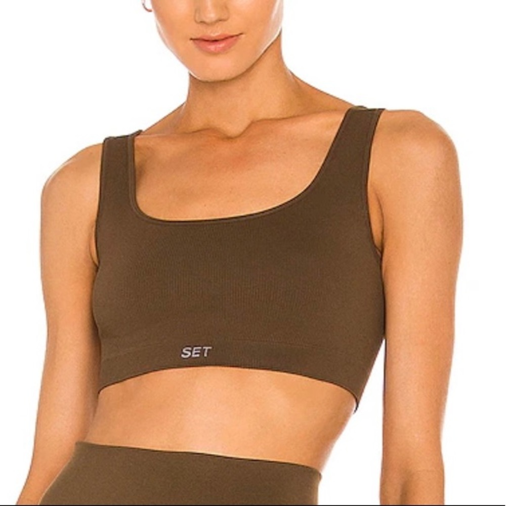 Set active X Revolve box cut brown sports bra